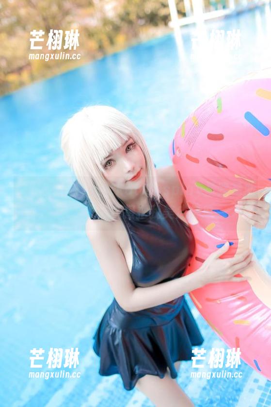 一口一口来，Kitkat Cosplay圣路易斯原图图集，直接把我美成傻瓜。